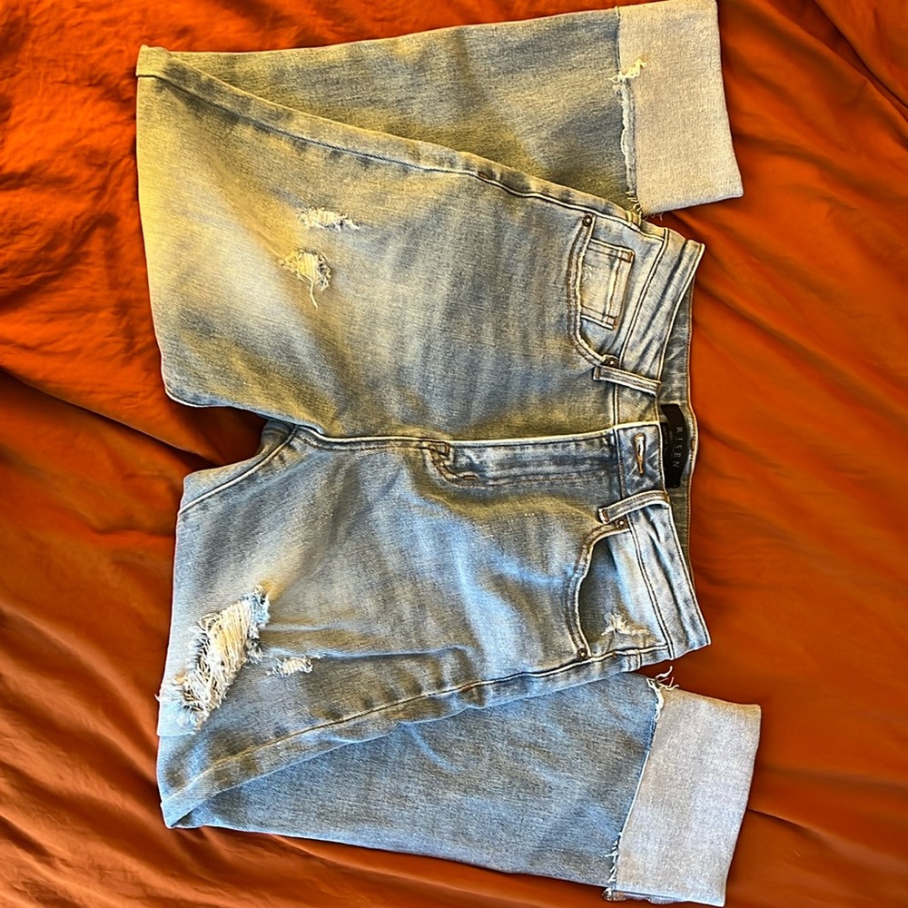 Risen Distressed Jeans